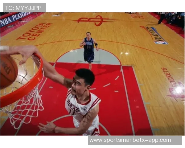 姚明与街球王阿尔斯通重聚合影引发球迷回忆与热议